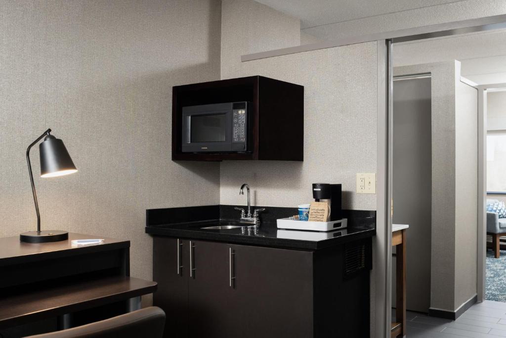 Four Points by Sheraton Milwaukee North Shore - 1 Bedroom Suite, 1 King, Sofa Bed
