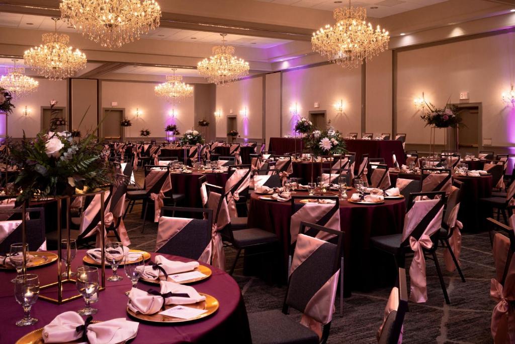 Four Points by Sheraton Milwaukee North Shore photo