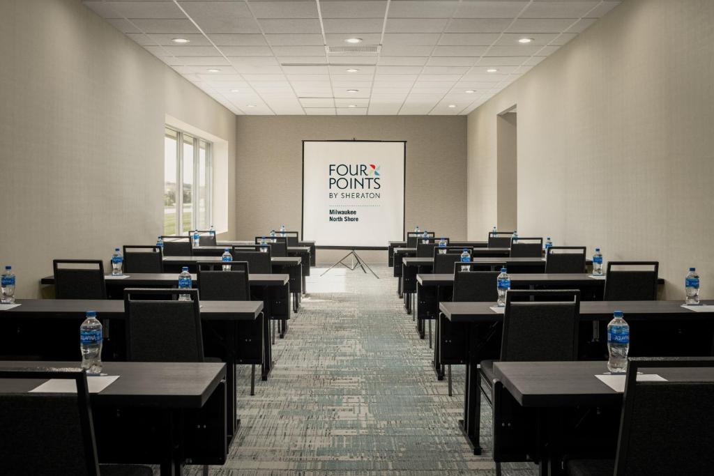 Four Points by Sheraton Milwaukee North Shore photo