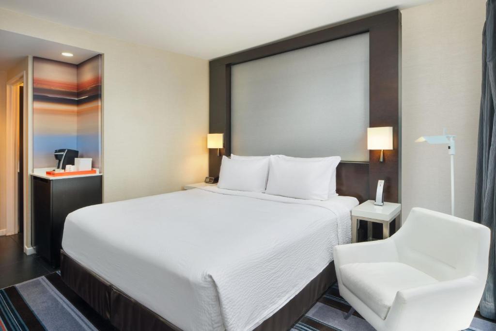 Courtyard by Marriott New York Manhattan/Central Park - King Or Queen Room With City View