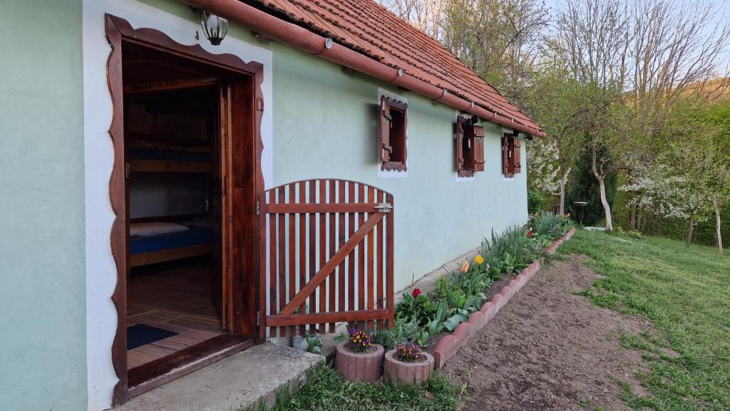 Zahrada ubytování La sălaşul fermecat în Cheile Carasului