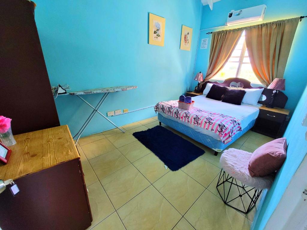 Comfort Suites Three Bedroom Apartment客房内的一张或多张床位