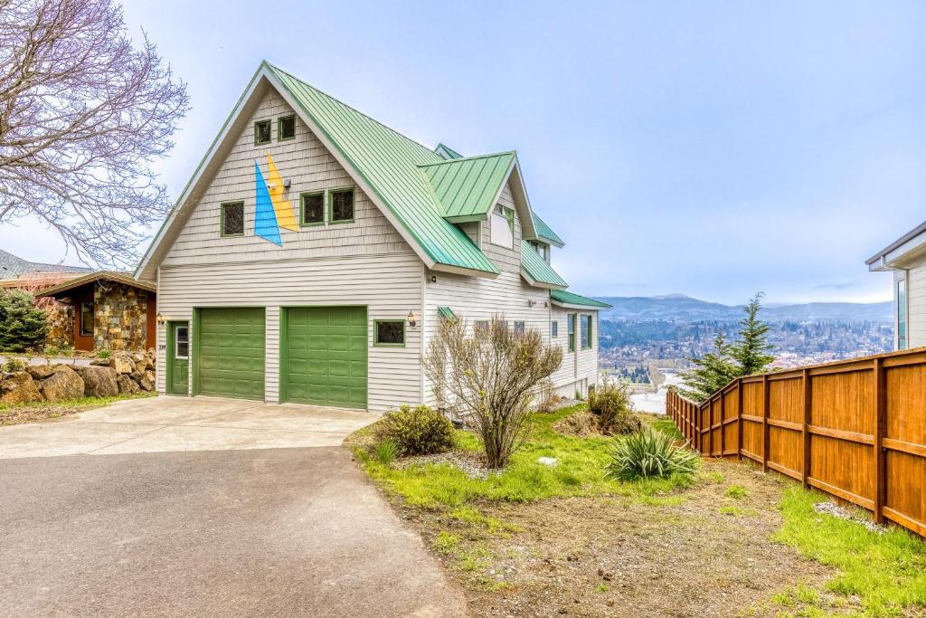 Heavenly Views, White Salmon (updated prices 2024)