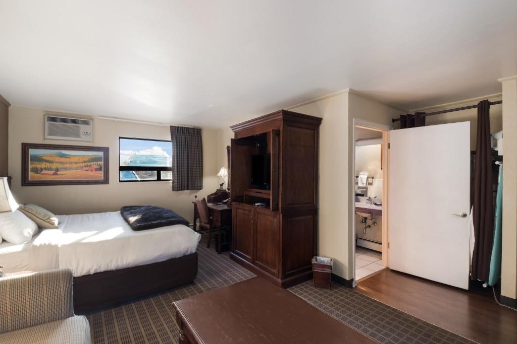 The Inn at Tomichi Village - Signature Room, 1 King Bed, Disability Access