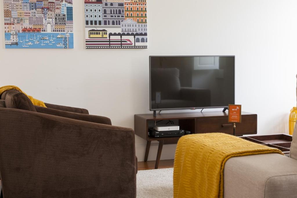TV a/nebo společenská místnost v ubytování JOIVY Downtown Blue Apartments