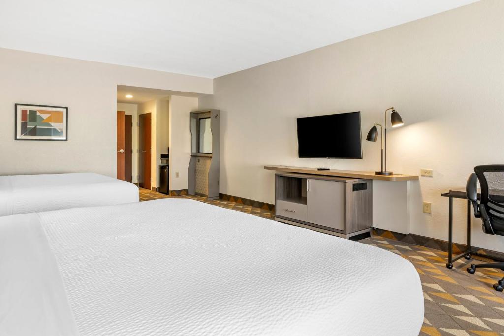 Holiday Inn Louisville Airport South, an IHG Hotel - 
