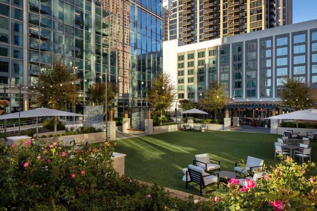 a park in the middle of a city with buildings at Epicurean Atlanta, Autograph Collection in Atlanta