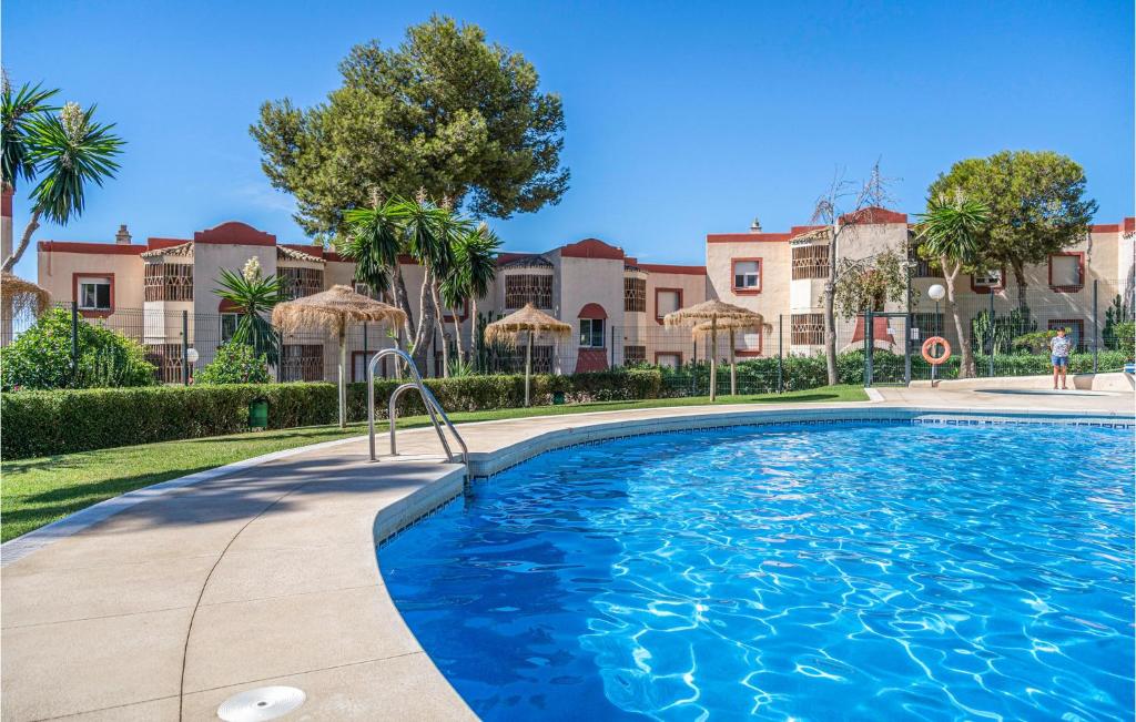 Bazén v ubytovaní Nice Apartment In Riviera Del Sol alebo v jeho blízkosti