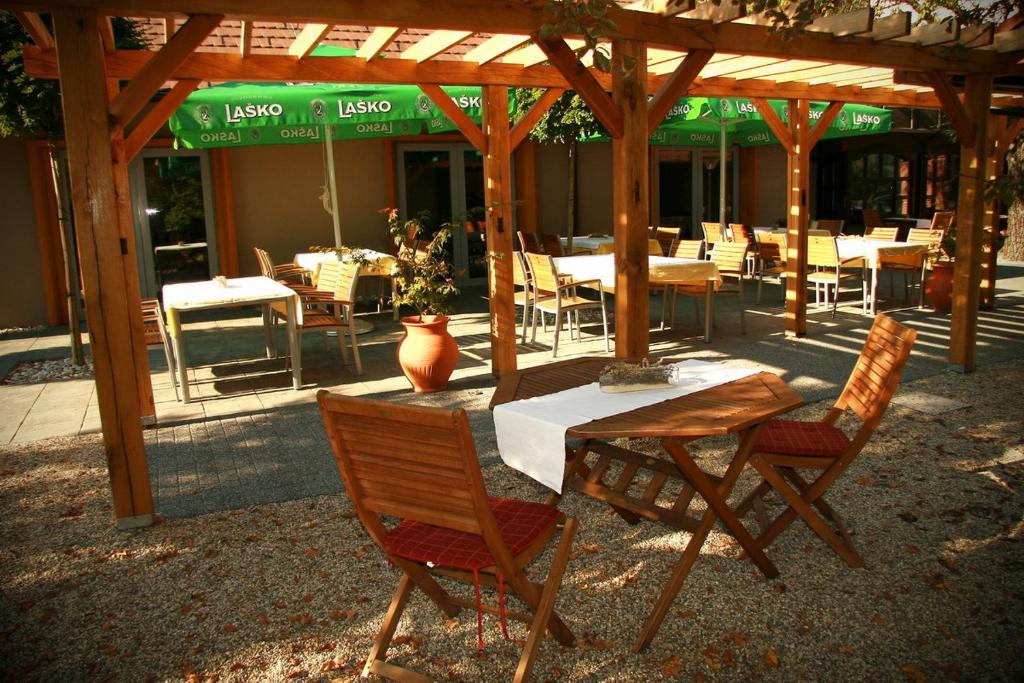 Restaurace v ubytování Gostilna Žolnir