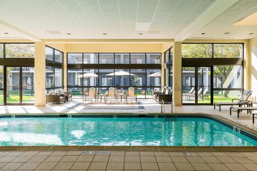 a swimming pool in the middle of a building at Courtyard by Marriott Chicago Naperville in Naperville
