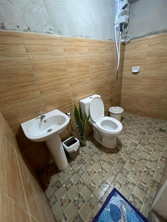 Koupelna v ubytování Teteng's Apartelle