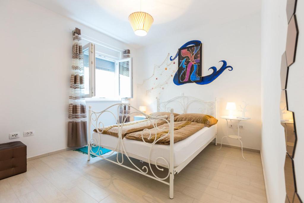 Кровать или кровати в номере Apartments Bozana Bibinje