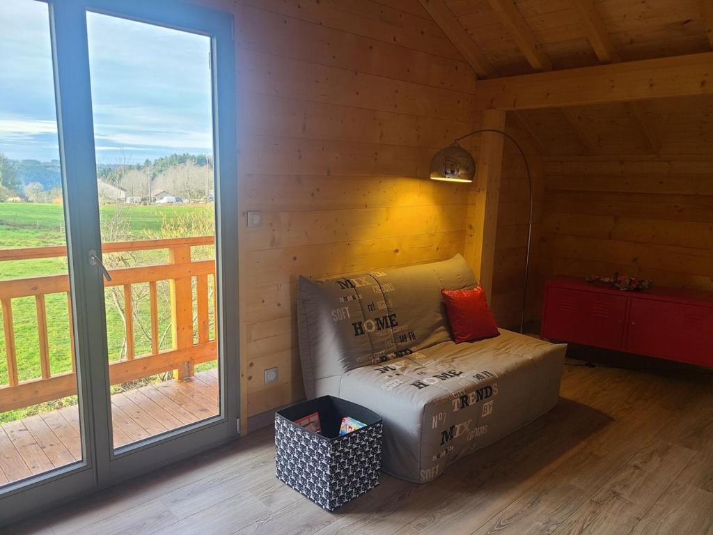Zdjęcie z galerii obiektu Chalet individuel avec TV, WIFI et cuisine équipée, près de sentiers de randonnée et stations de ski - FR-1-589-472 w mieście Girmont-Val-dʼAjol