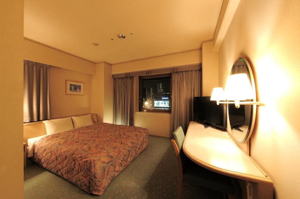 Postel nebo postele na pokoji v ubytování Takarazuka Washington Hotel