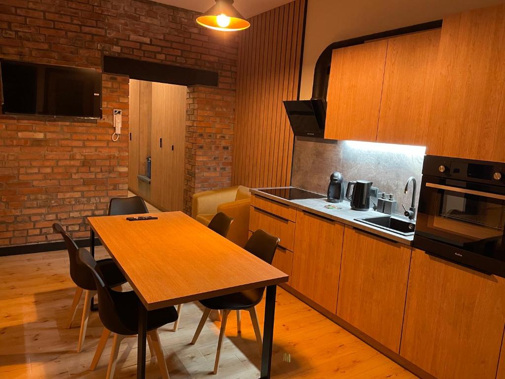 A kitchen or kitchenette at ApartmentSun Loft Old Town 6