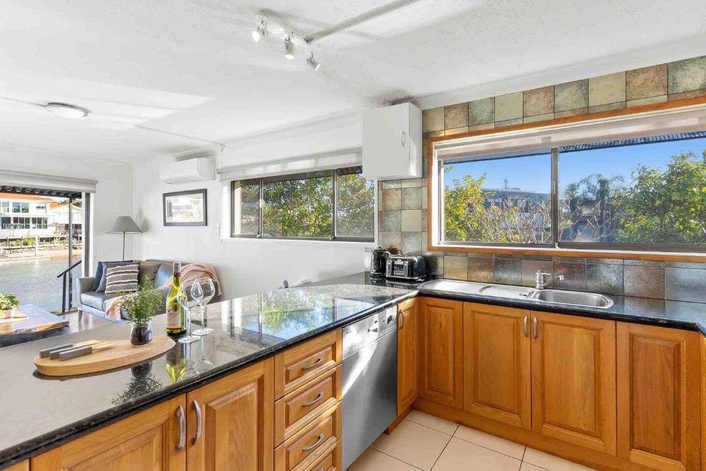 Apartment in Mermaid Beach, Gold Coast (updated prices 2024)