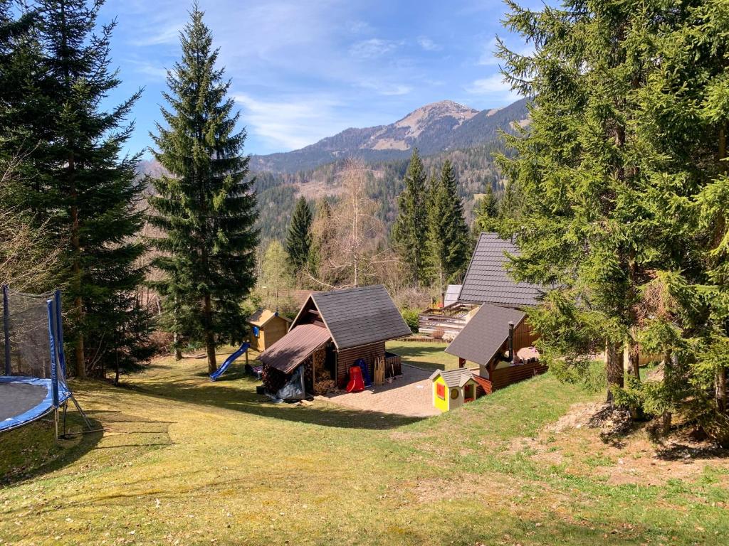 une vue aérienne sur un groupe de bâtiments avec une aire de jeux dans l'établissement Dwarfs cabin overlooking Julian Alps near Bled, à Jesenice