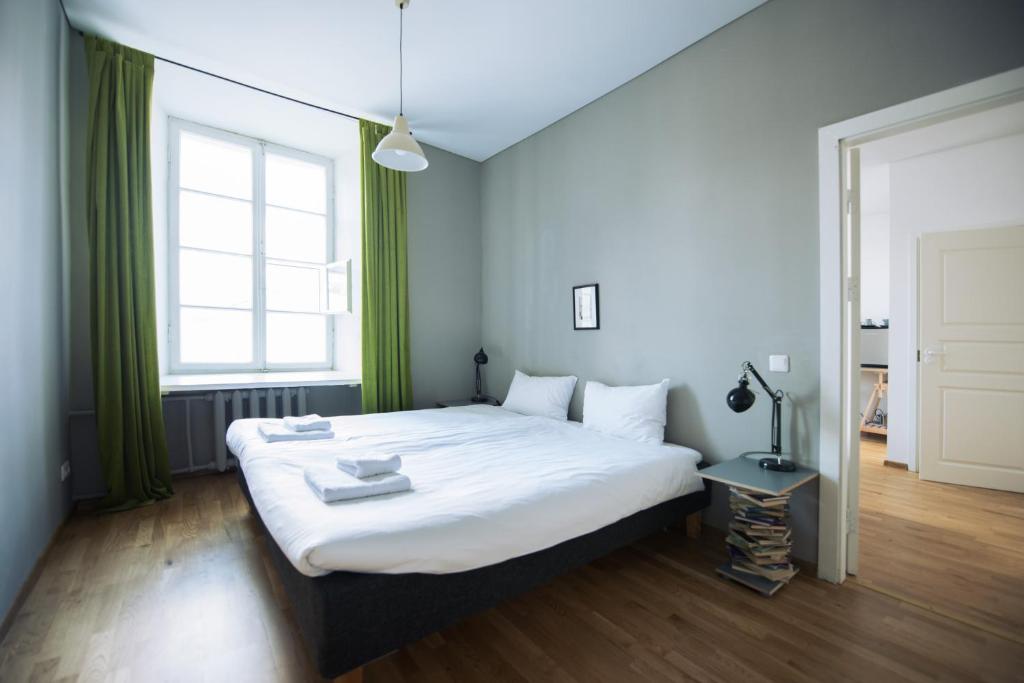 Postel nebo postele na pokoji v ubytování Bookinn B&B Welcome to Vilnius' Old Town