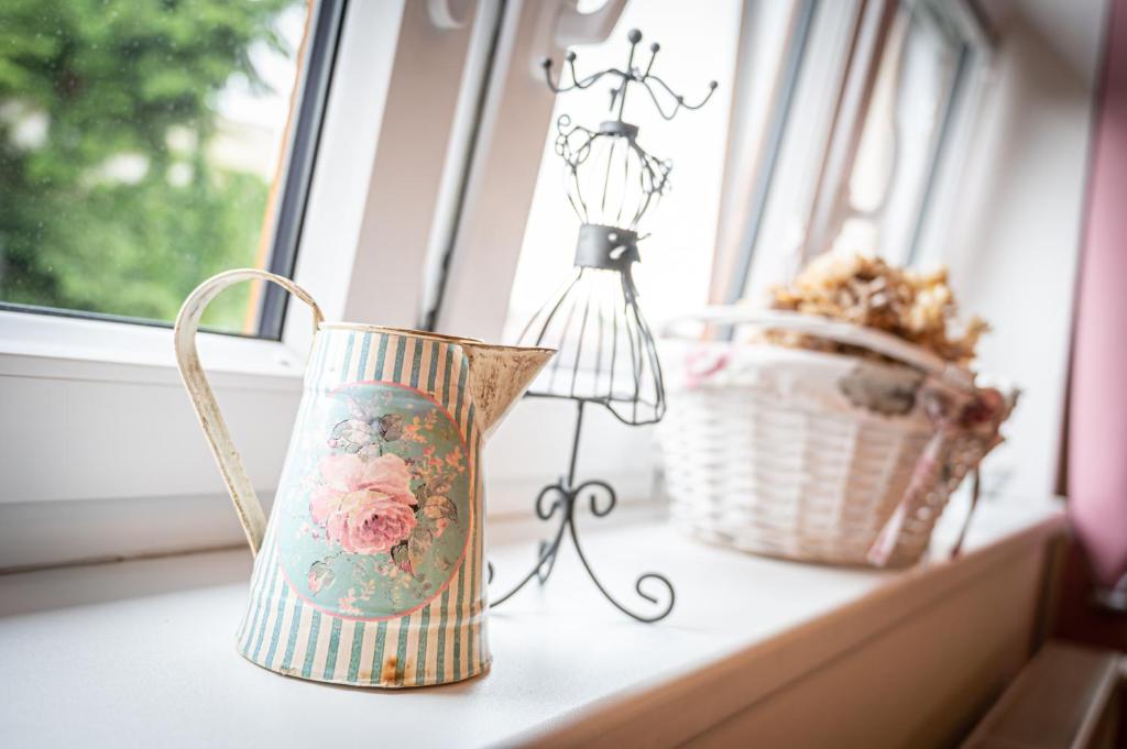 a vase and a basket on a window sill at Vila Lumír in Poděbrady