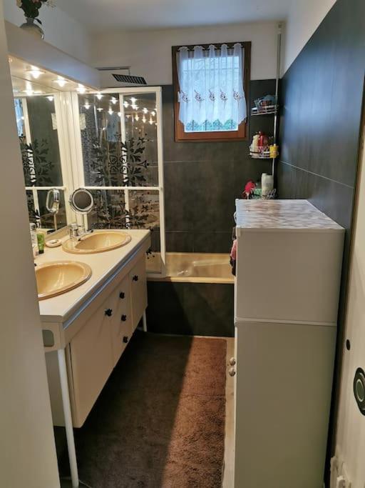 Kúpeľňa v ubytovaní Villa avec jardin et piscine