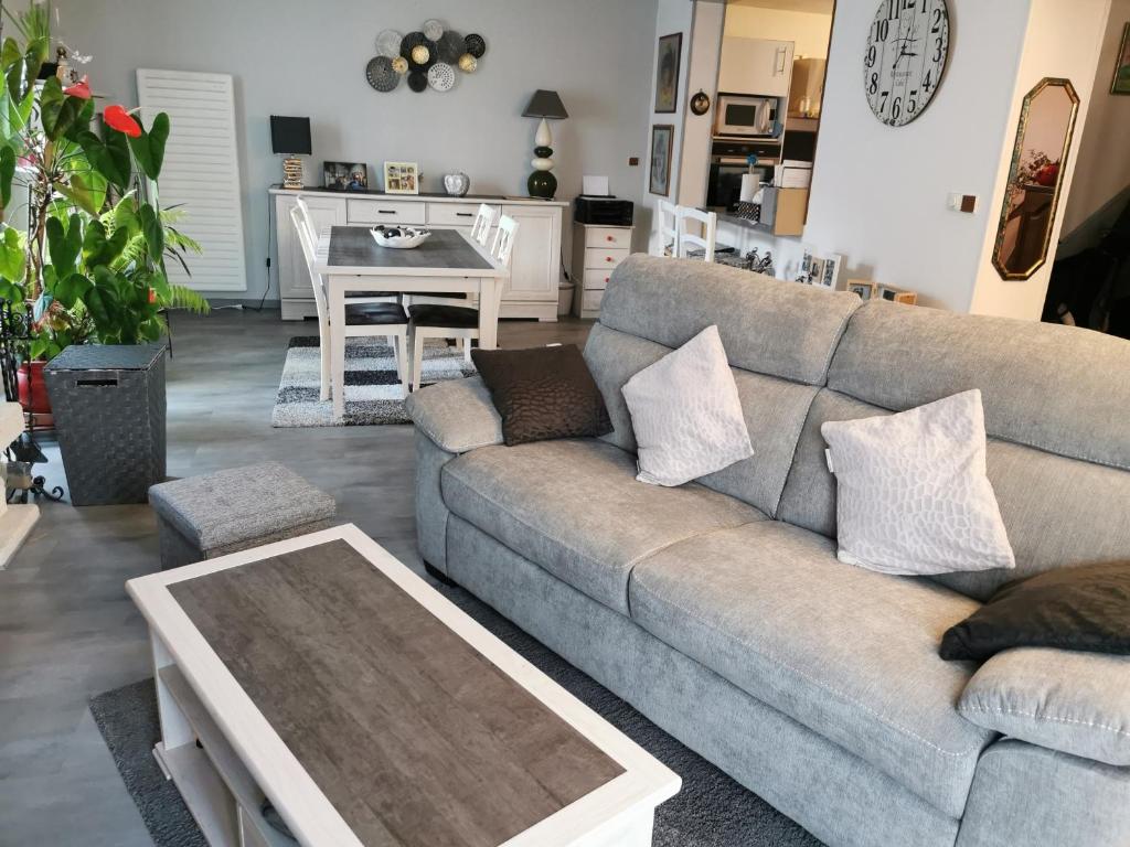 Posedenie v ubytovaní Villa avec jardin et piscine