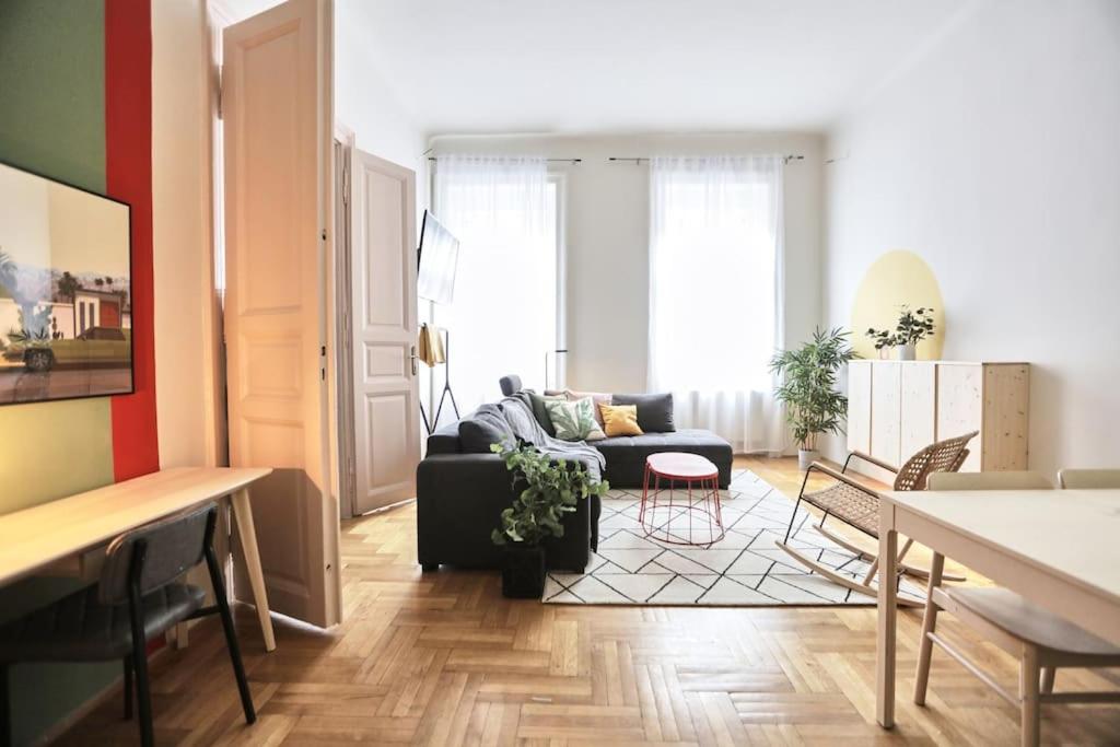Unwind in Style w SAUNA dsgn 2BR Home 1073 Budapest, 57 Akácfa utca kép - 1
