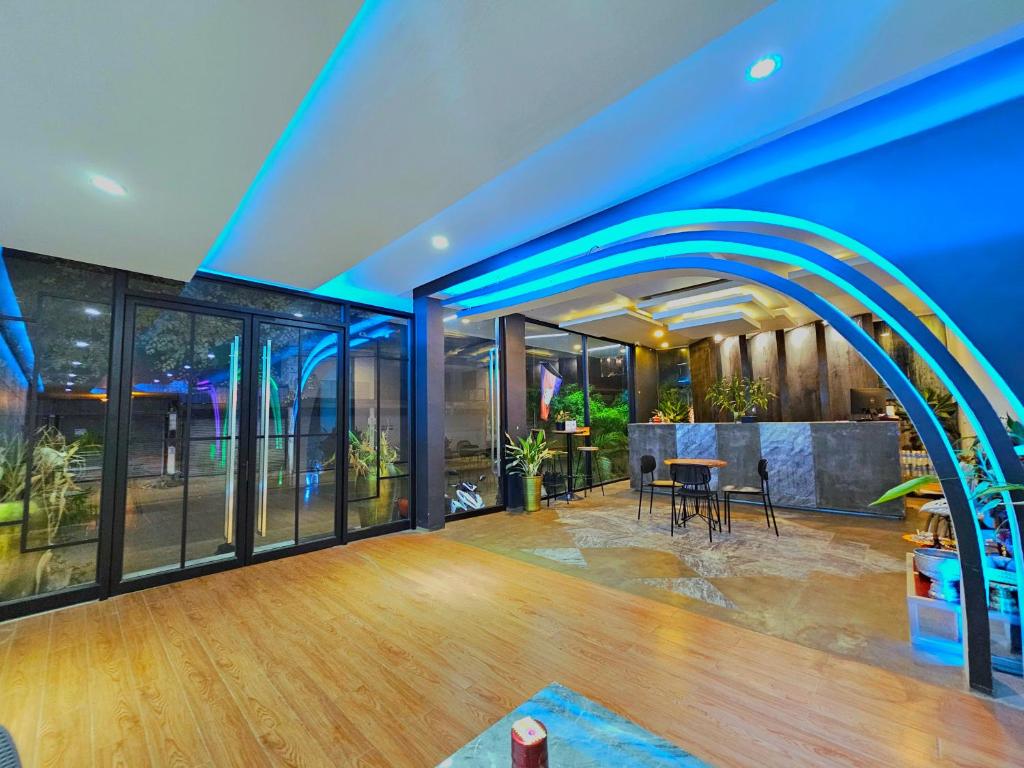 Ultimate Boutique في سيام ريب: بيت فاضي بسقف ازرق