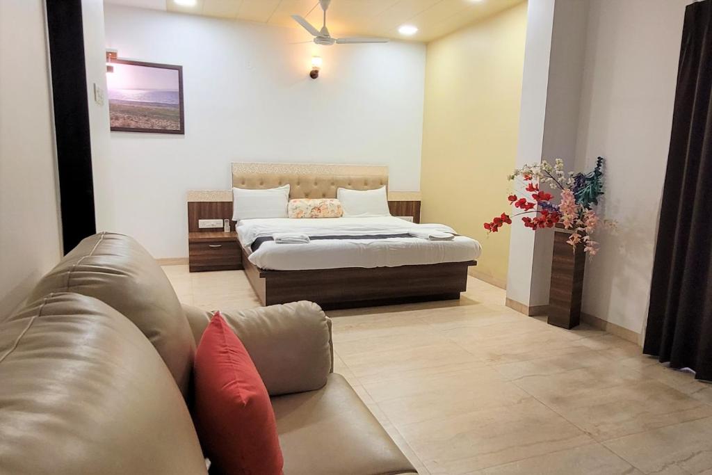 Hotel Om Inn - Talegaon Dabhade - Superior Double Room