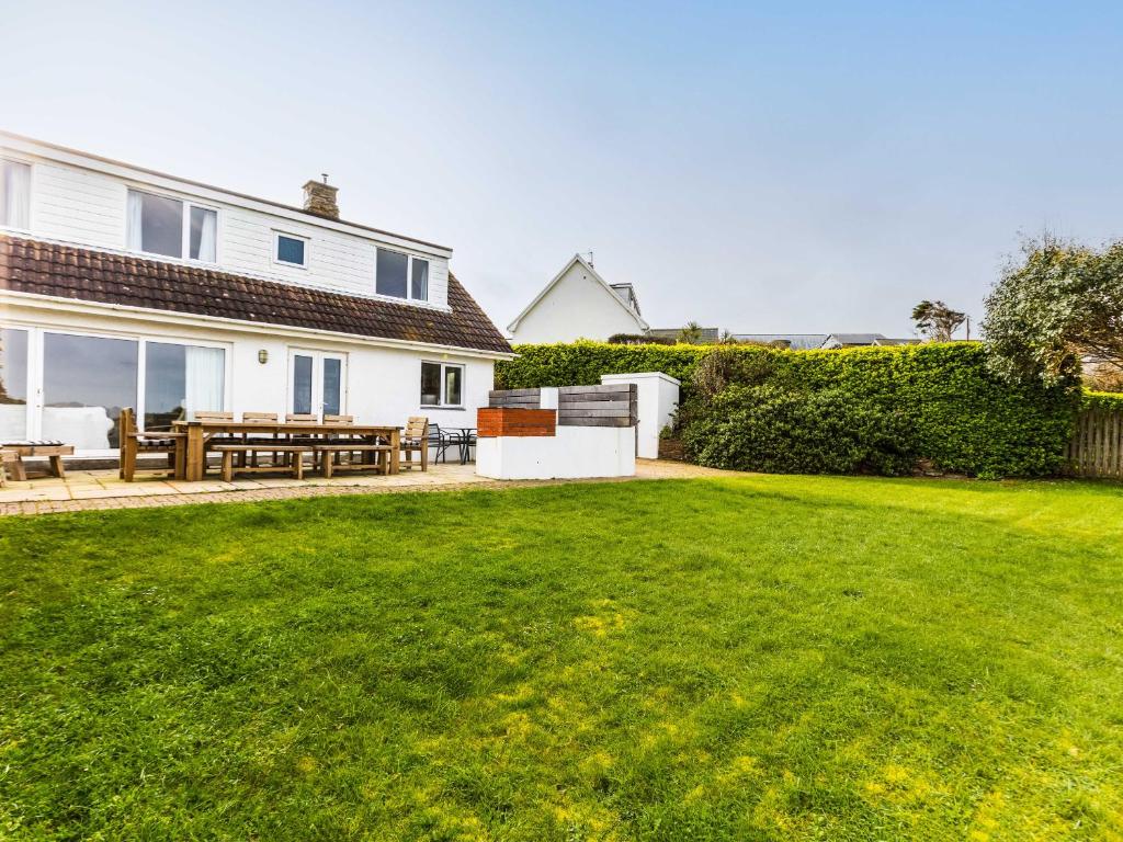 a house with a lawn in front of it at Westpoint in Wadebridge