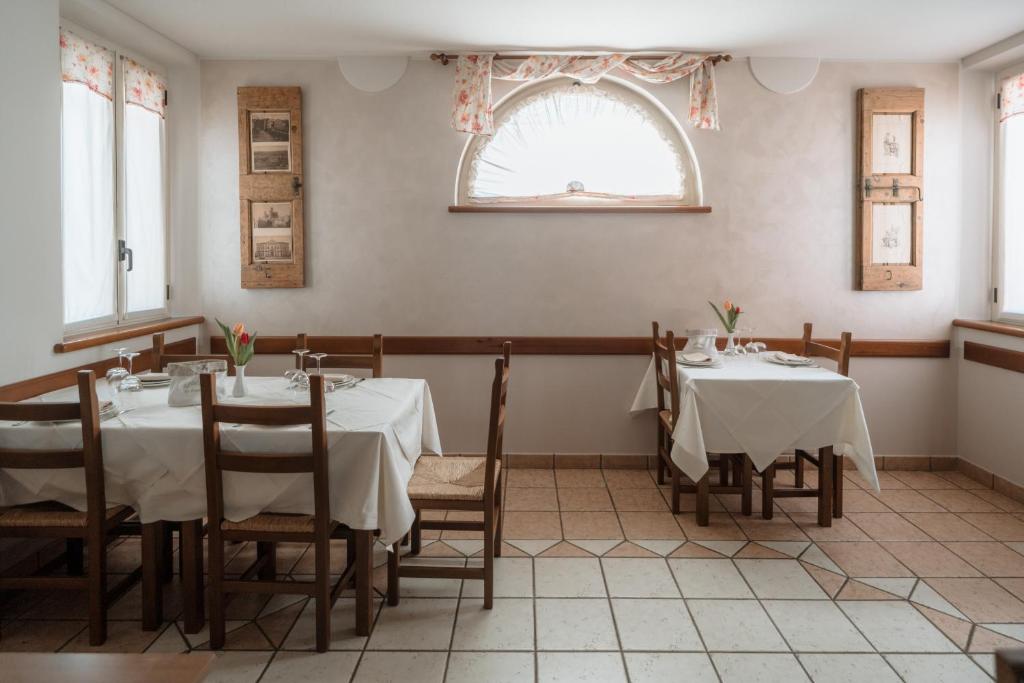 Reštaurácia alebo iné gastronomické zariadenie v ubytovaní Agriturismo San Francesco