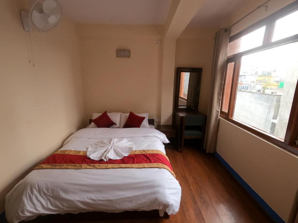 Postel nebo postele na pokoji v ubytování Hotel Silver Jubilee