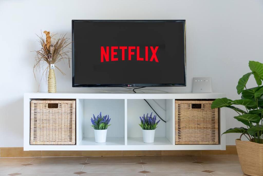 TV a/nebo společenská místnost v ubytování 1ºlineaMar-exclusive-BBQ-wifi-Relax-PortAventura6
