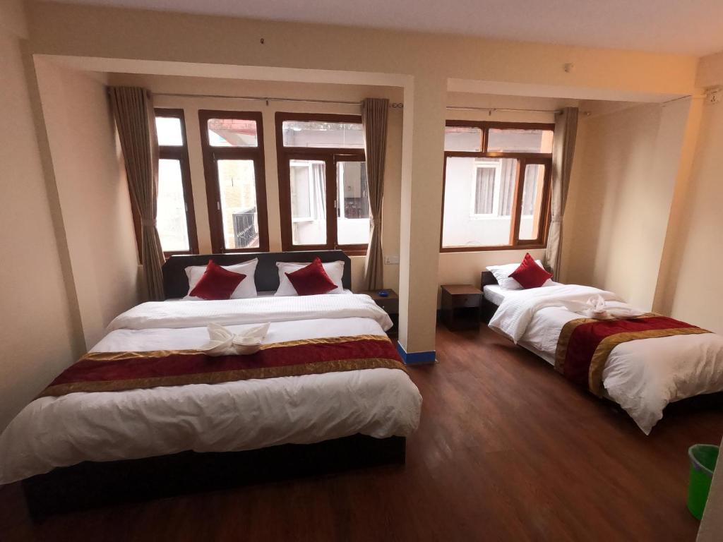 Postel nebo postele na pokoji v ubytování Hotel Silver Jubilee