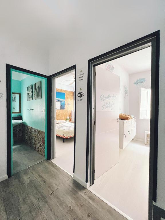 Postel nebo postele na pokoji v ubytování Tenerife Experience Hostel