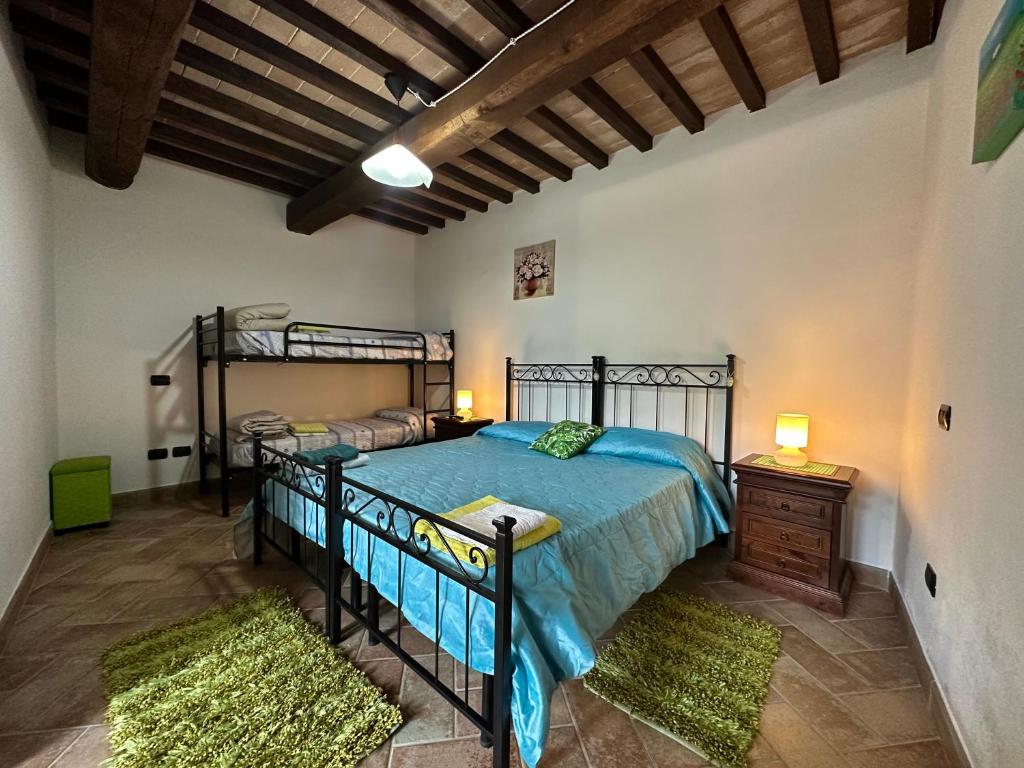 1 dormitorio con 2 literas en una habitación en B&B Madonna Del Latte, en Cannara