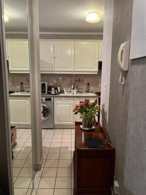 Kuchyňa alebo kuchynka v ubytovaní Le Clos du Chateau Rouge 3* avec Parking securisé