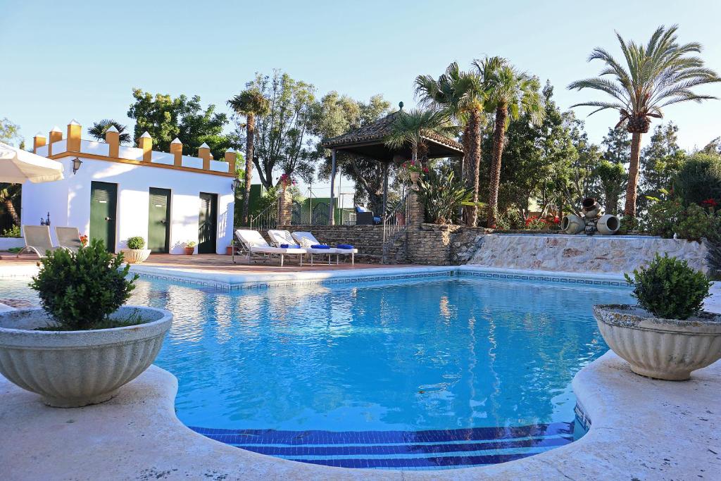 The swimming pool at or close to Finca La Fuensanta