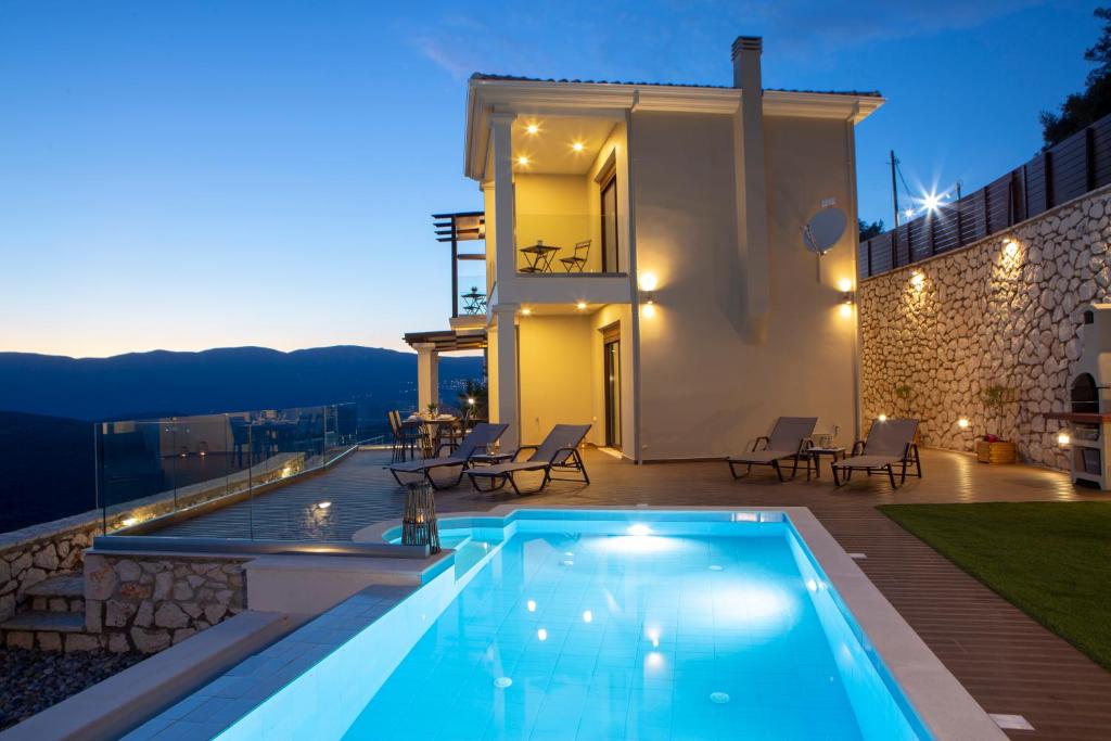Bazén v ubytovaní Heavenly Heights Villas By KB Hospitality alebo v jeho blízkosti