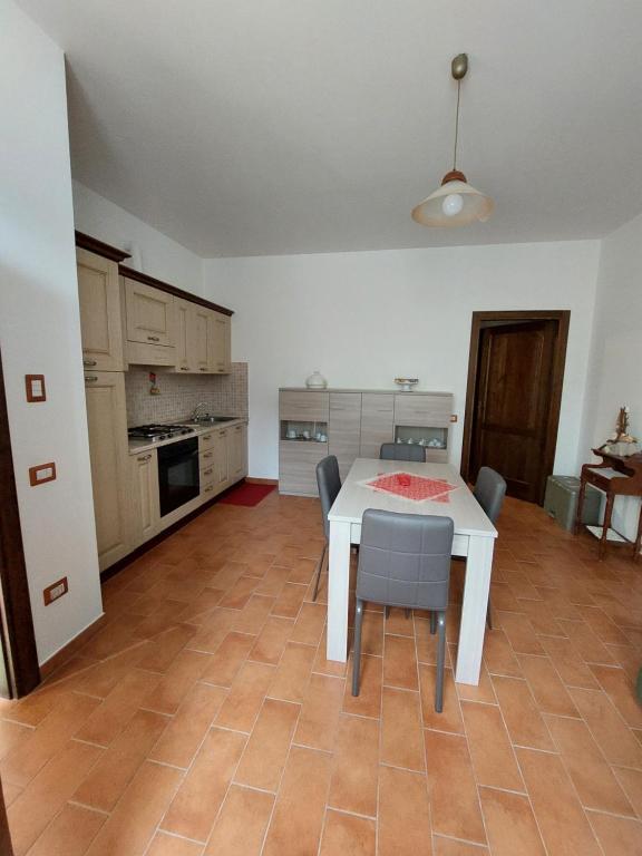 A kitchen or kitchenette at Agriturismo Il Falco