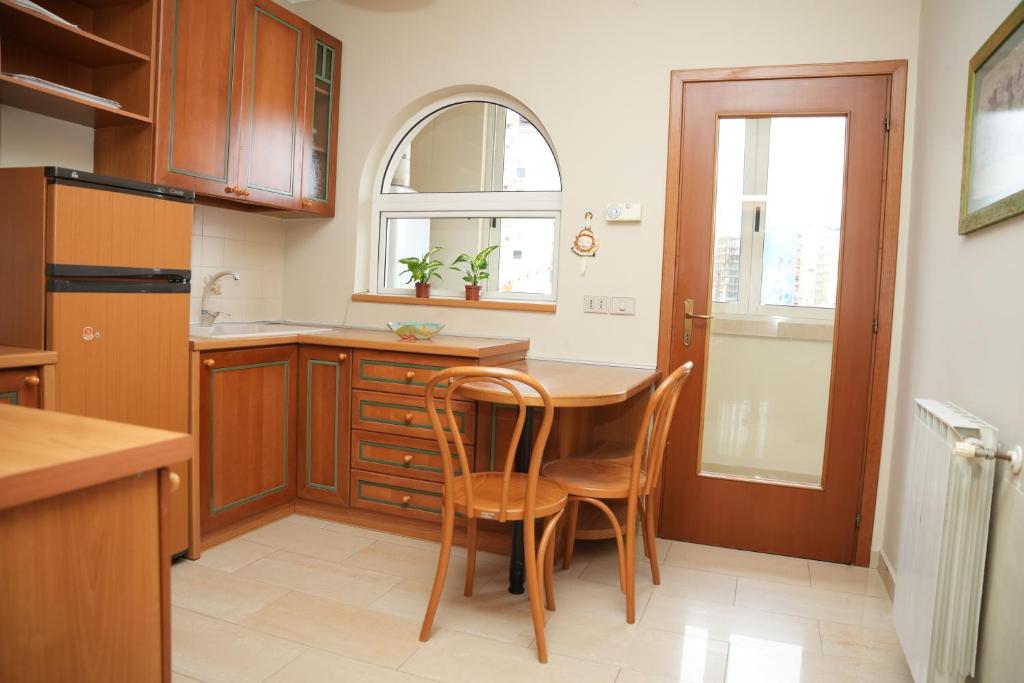Ogi's Central Apartment - Image 4