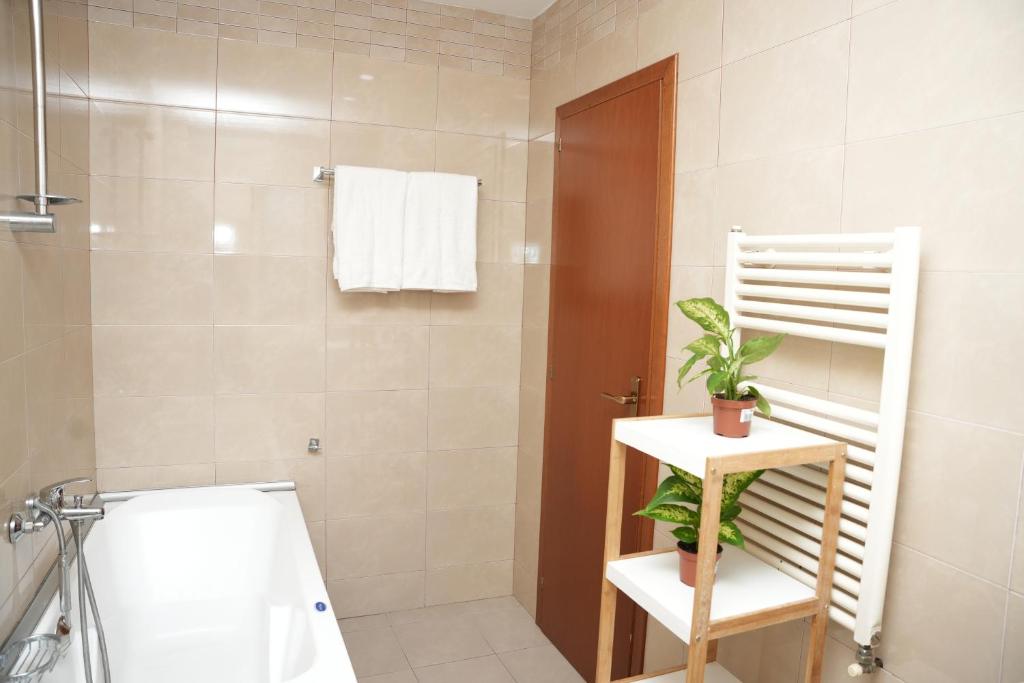 Ogi's Central Apartment - Image 7