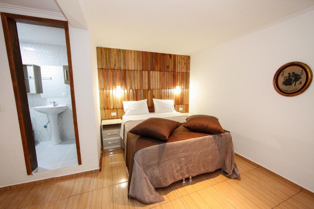 Postel nebo postele na pokoji v ubytování Iguassu Flats Hotel