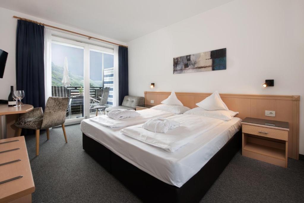 Postel nebo postele na pokoji v ubytování Hotel Ladurner