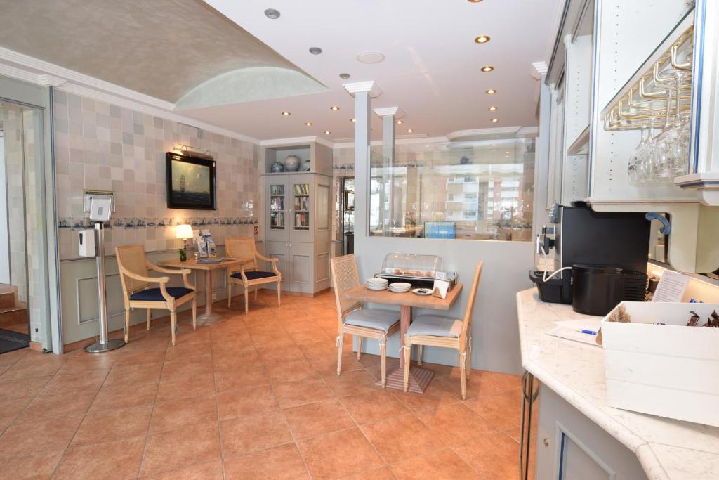 Kuchyň nebo kuchyňský kout v ubytování Hotel Wiking Sylt