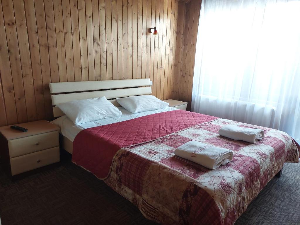 Postel nebo postele na pokoji v ubytování Urochyshe Vyshnya