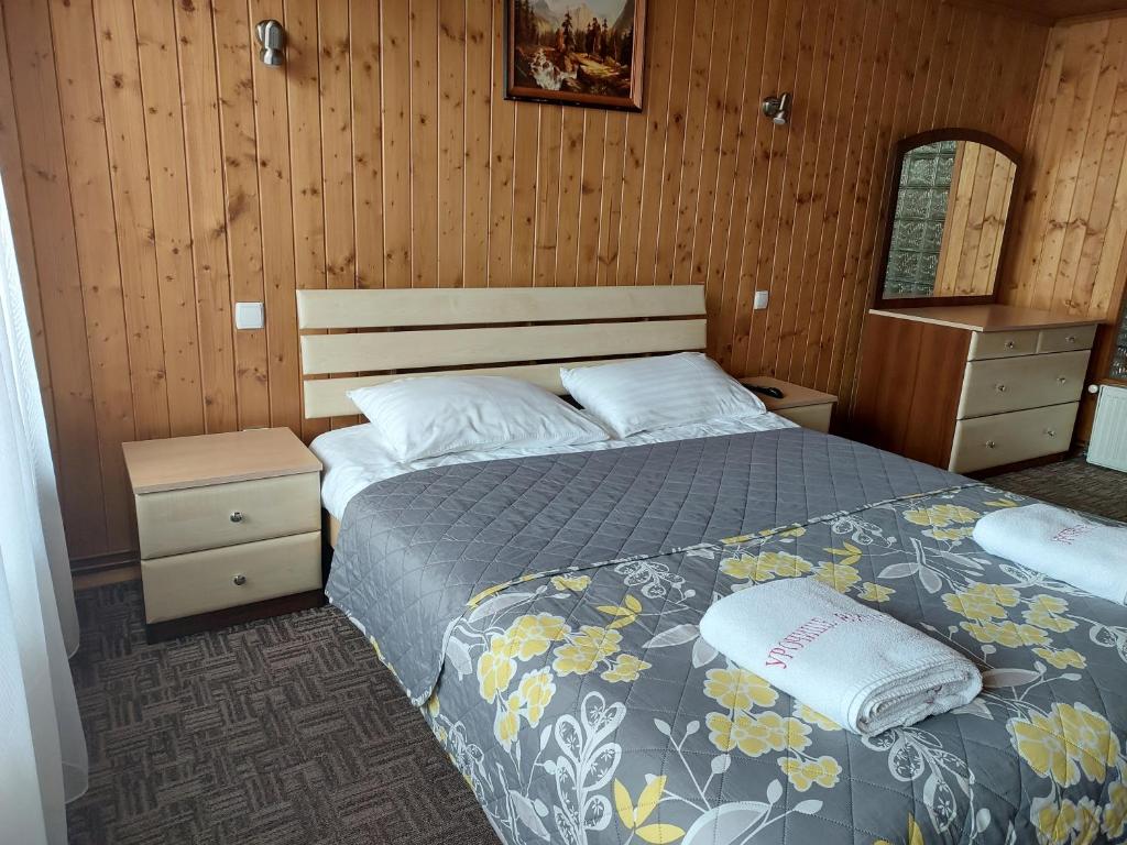 Postel nebo postele na pokoji v ubytování Urochyshe Vyshnya