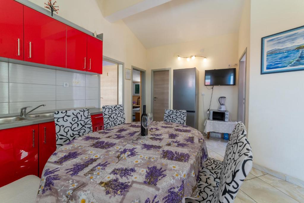 Kuchyňa alebo kuchynka v ubytovaní Apartments Ribarević