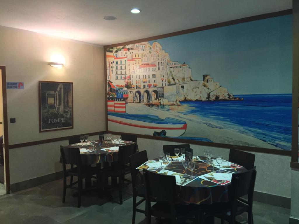 Restaurant o un lloc per menjar a Hôtel Vesuvio