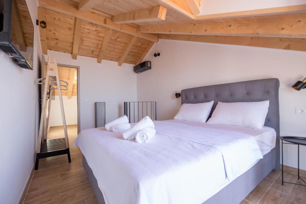 Postel nebo postele na pokoji v ubytování Stone house Marinko - Free Beach Parking