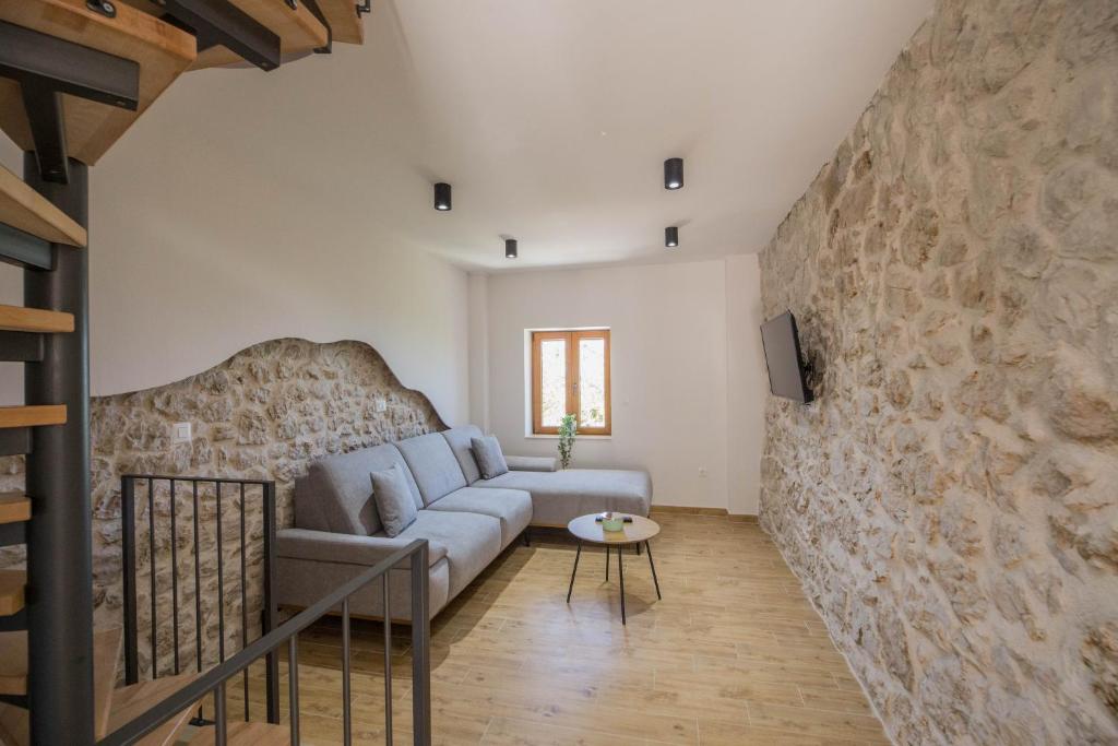 Posezení v ubytování Stone house Marinko - Free Beach Parking